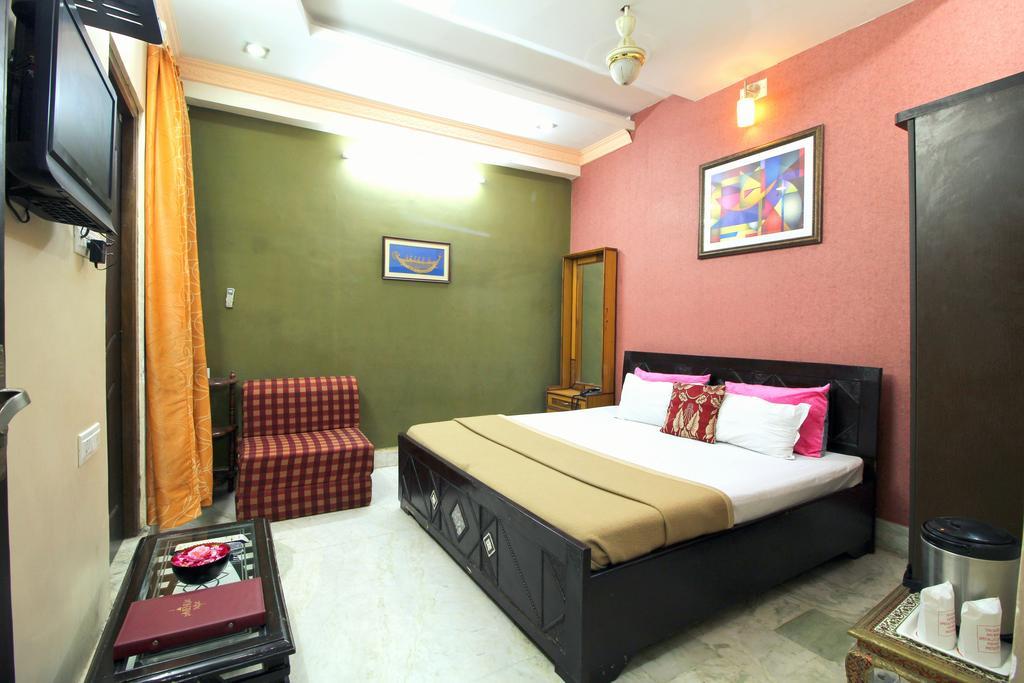 Hotel Meenakshi Udaipur - Family Preffered Hotel Esterno foto